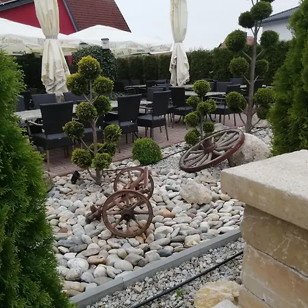 涅布勒乡村旅馆 3* Adelsdorf