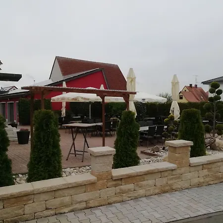 涅布勒乡村旅馆 Adelsdorf