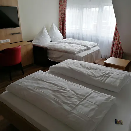 Landgasthof Niebler بيت ضيافة Adelsdorf